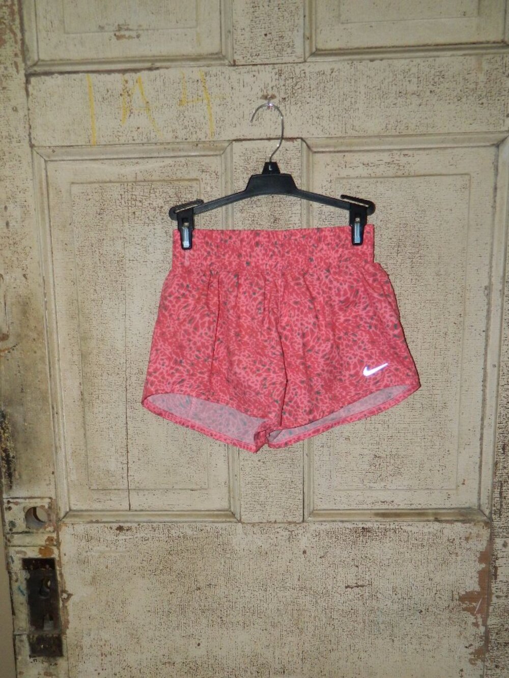 Nike Women's One Dri-FIT Mid-Rise 3" Brief-Lined Shorts Coral Chalk Sz XS (A-32)